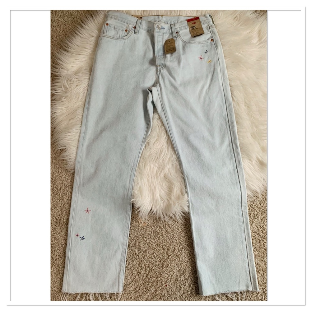 NWT Levi's 501 Light Wash Embroidered Jeans Blue Size 32
